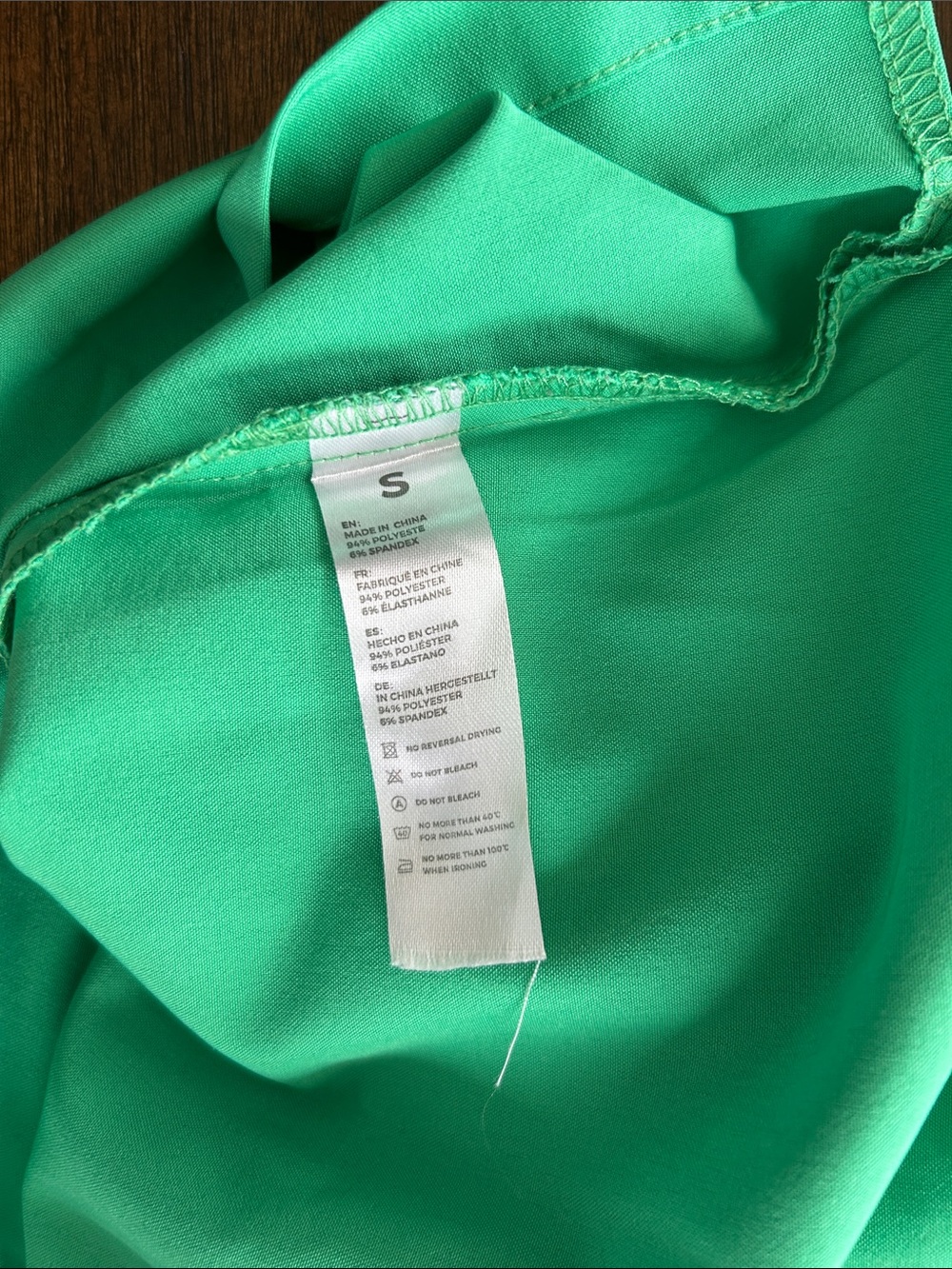Bright Green Medical Scrub Set - V-Neck Top & Drawstring Pants - Picture 3 of 5